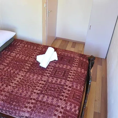 / Youth Vandrarhem *