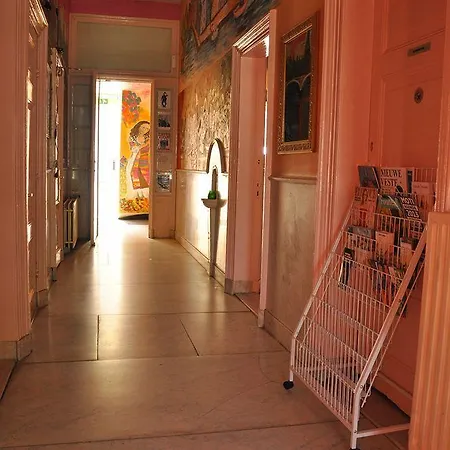 / Youth Hostal *