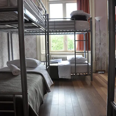 Hostal / Youth
